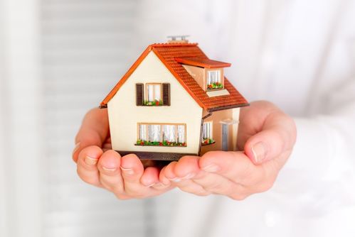 北京上海房产经纪人本科占比超六成 行业专业化转型的积极信号